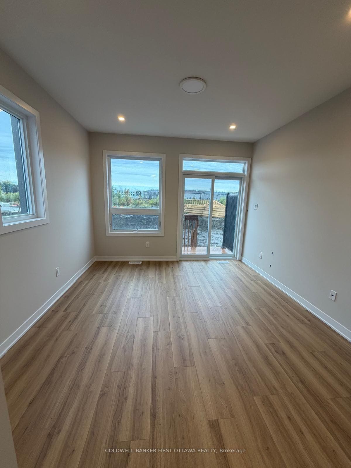 330 Stargrass Private, Barrhaven, Ottawa ON K2J 6R8 Dining area and back deck