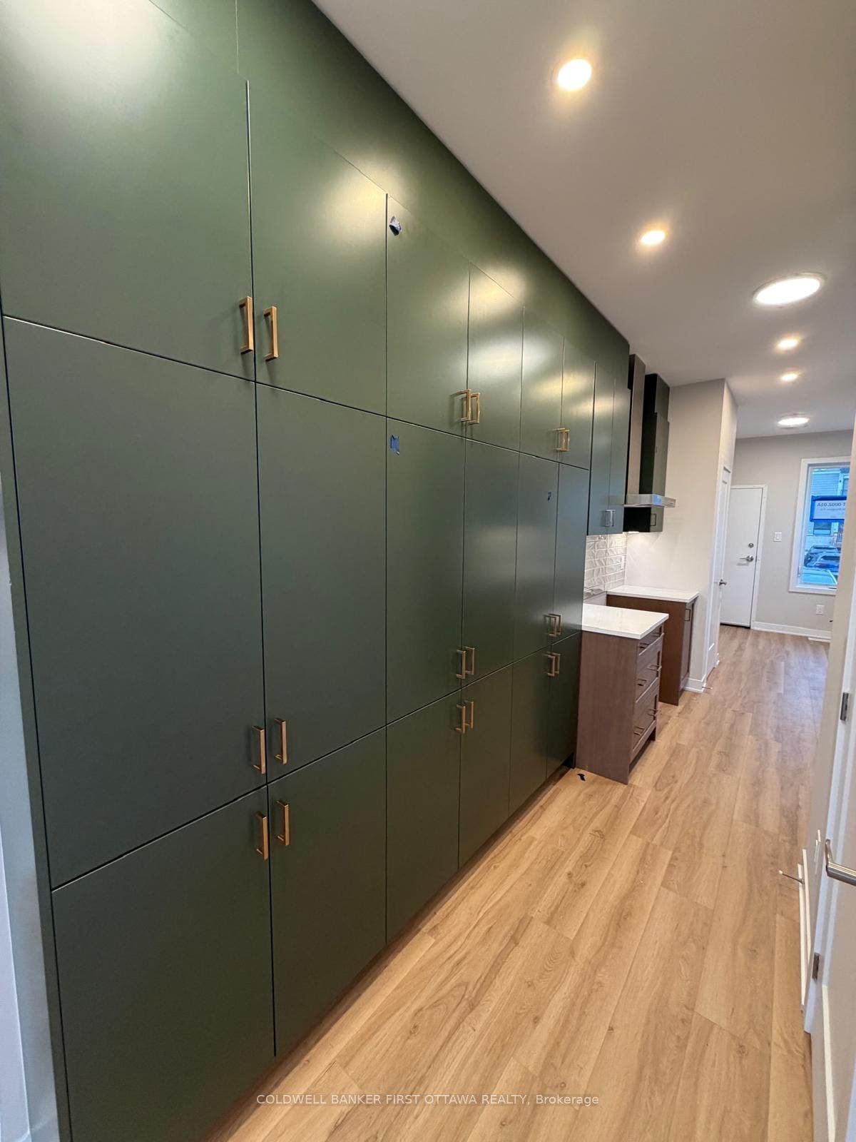 330 Stargrass Private, Barrhaven, Ottawa ON K2J 6R8 Kitchen with custom cabinetry