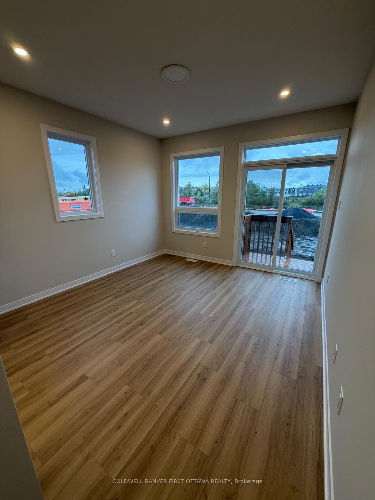 330 Stargrass Private, Barrhaven, Ottawa ON K2J 6R8 Dining area and back deck