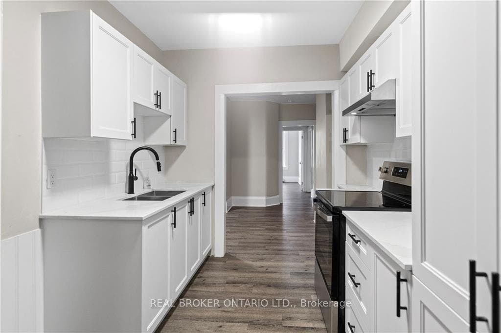 94 King Street W, Brockville, Leeds And Grenville ON K6V 3P9