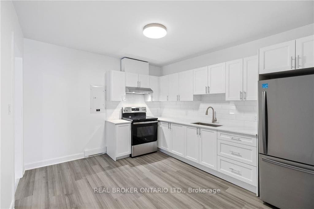 94 King Street W, Brockville, Leeds And Grenville ON K6V 3P9
