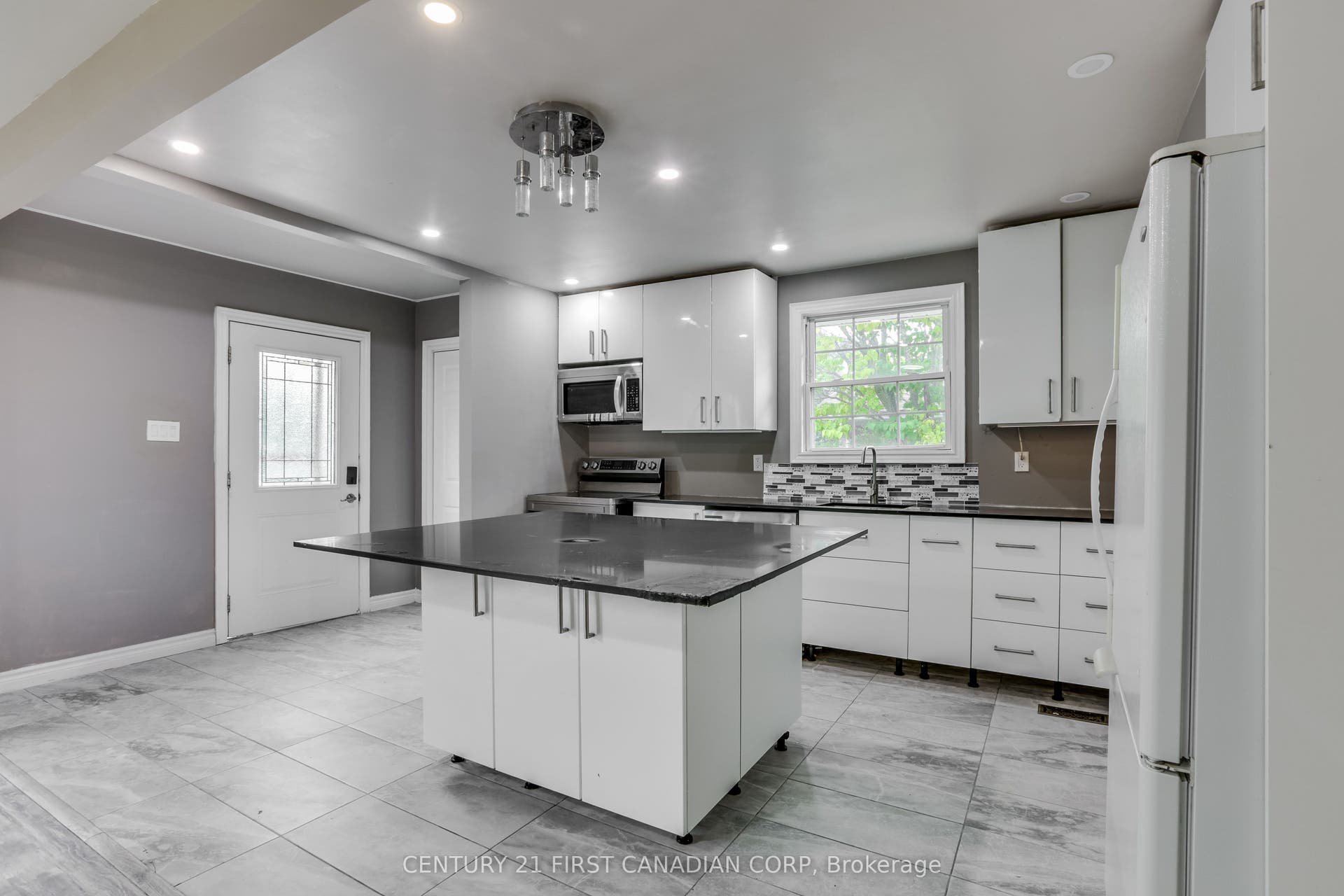 63 Renny Crescent, #MAIN, London South, Middlesex ON N6E 2C4