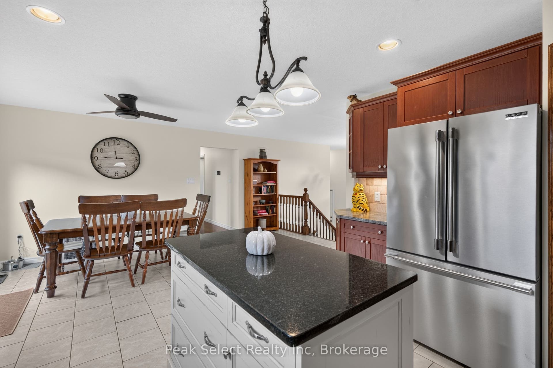 88 Saxonville Court, Strathroy-Caradoc, Middlesex ON N7G 4M1