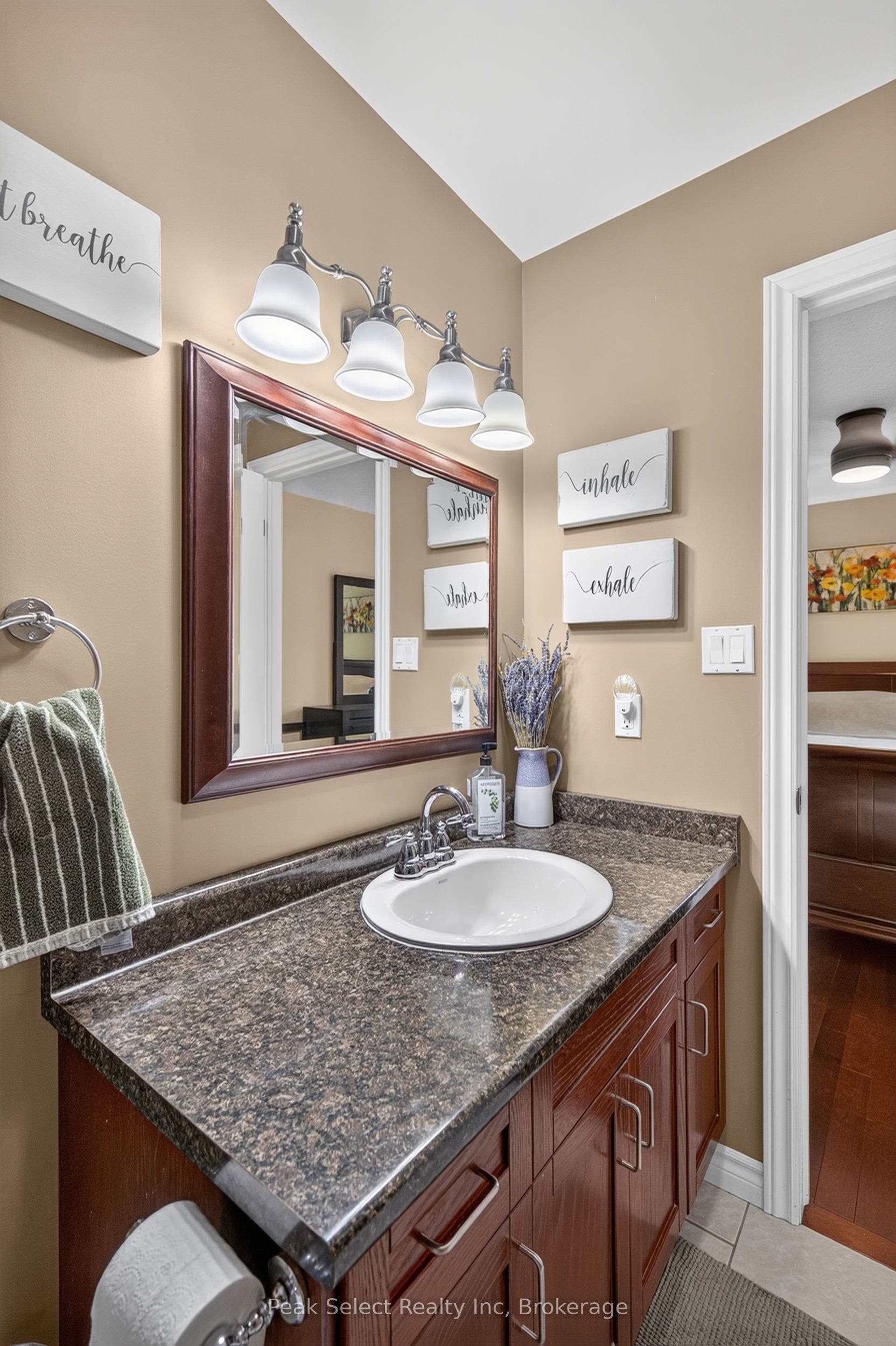 88 Saxonville Court, Strathroy-Caradoc, Middlesex ON N7G 4M1