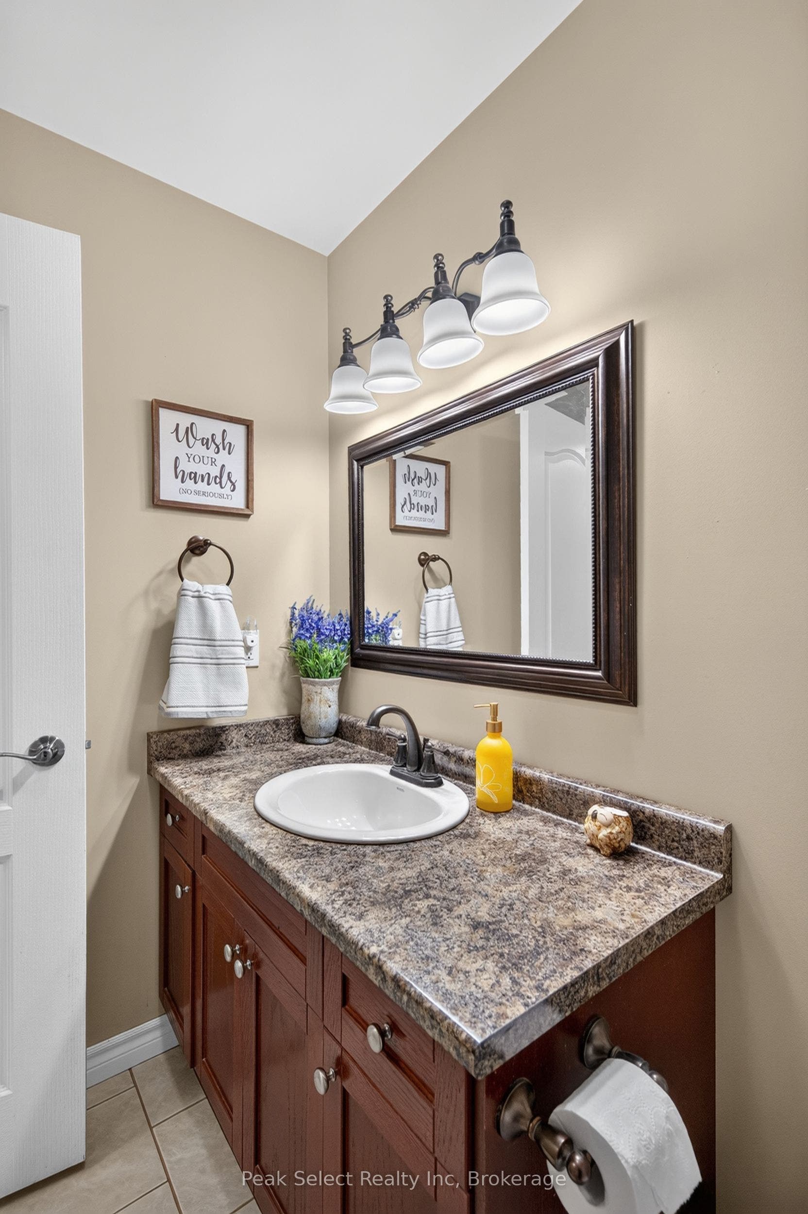 88 Saxonville Court, Strathroy-Caradoc, Middlesex ON N7G 4M1