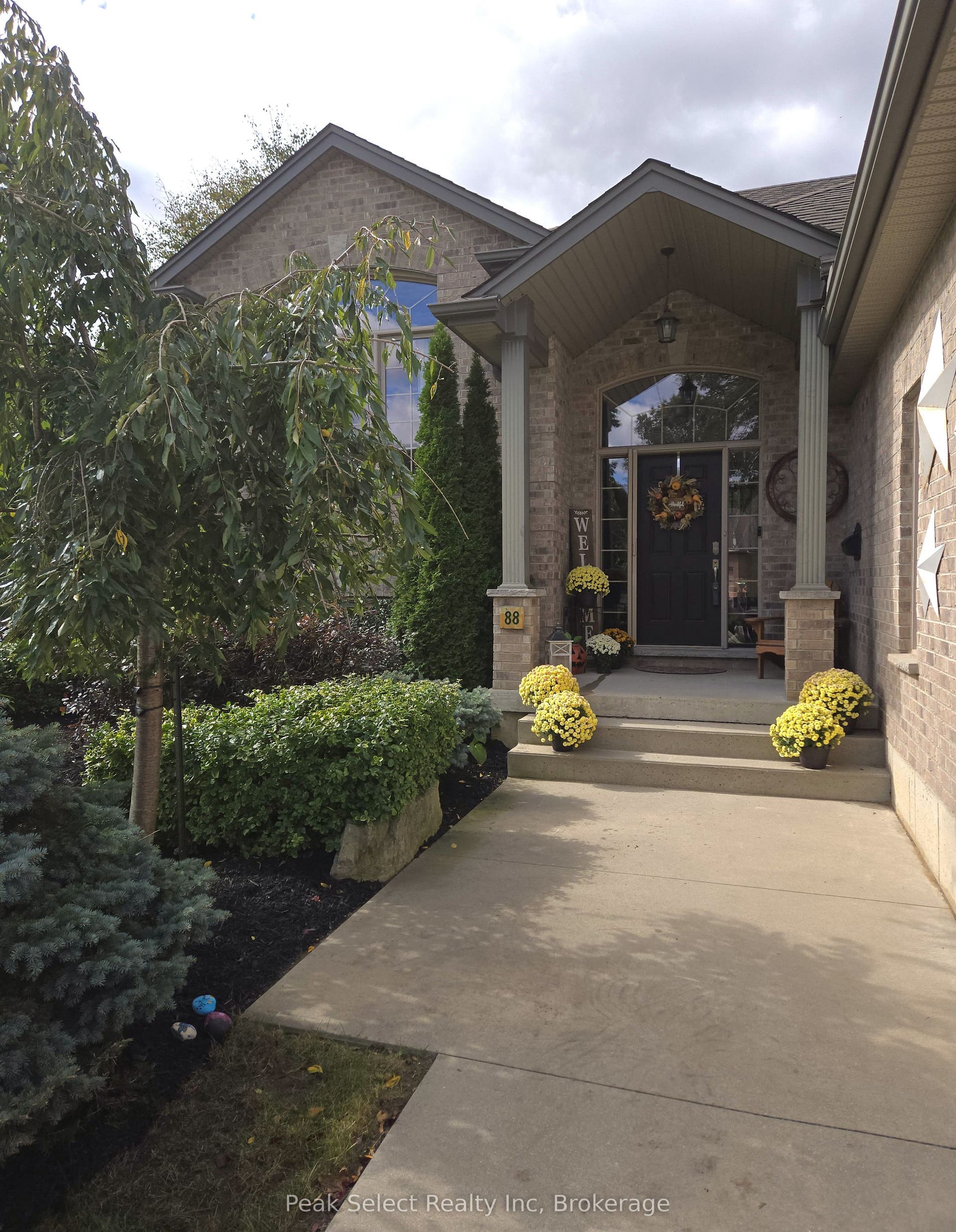 88 Saxonville Court, Strathroy-Caradoc, Middlesex ON N7G 4M1