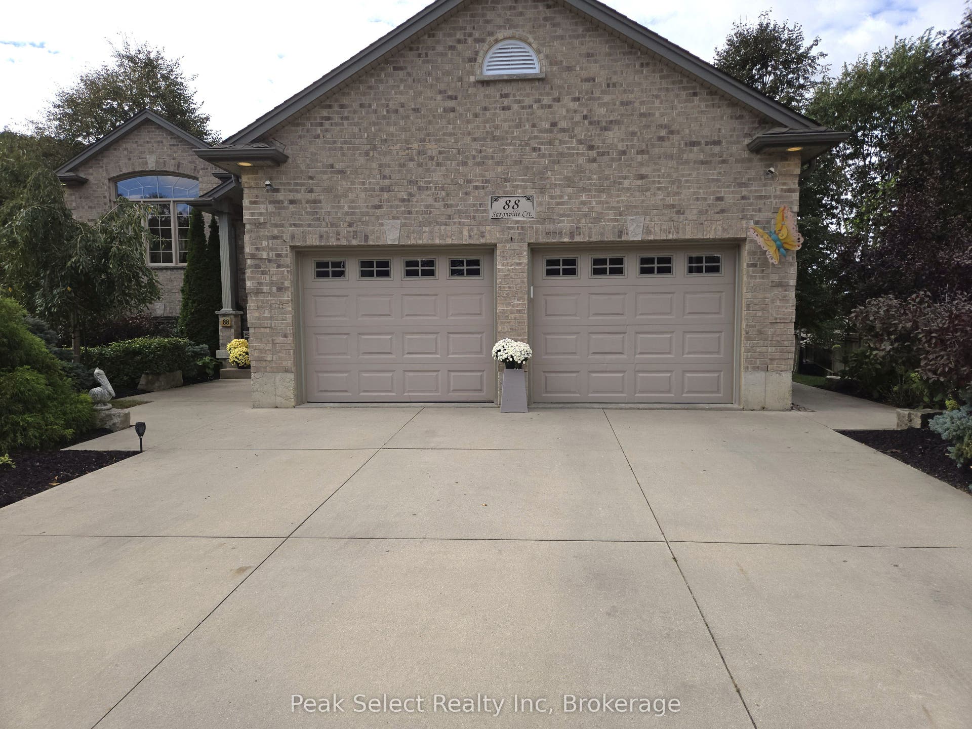 88 Saxonville Court, Strathroy-Caradoc, Middlesex ON N7G 4M1