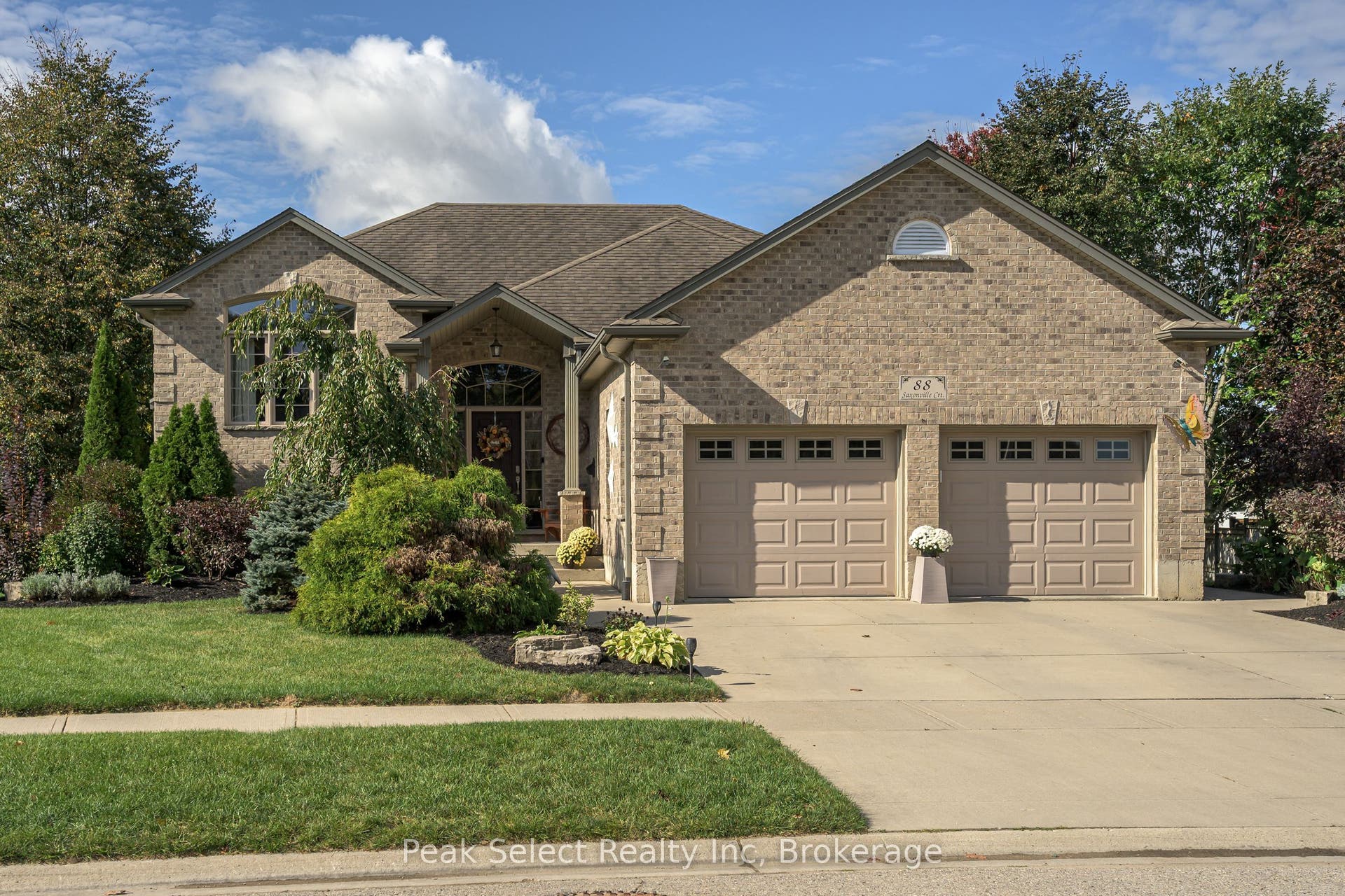 88 Saxonville Court, Strathroy-Caradoc, Middlesex ON N7G 4M1