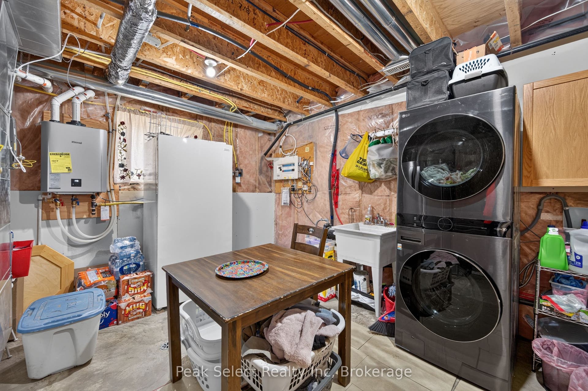 88 Saxonville Court, Strathroy-Caradoc, Middlesex ON N7G 4M1