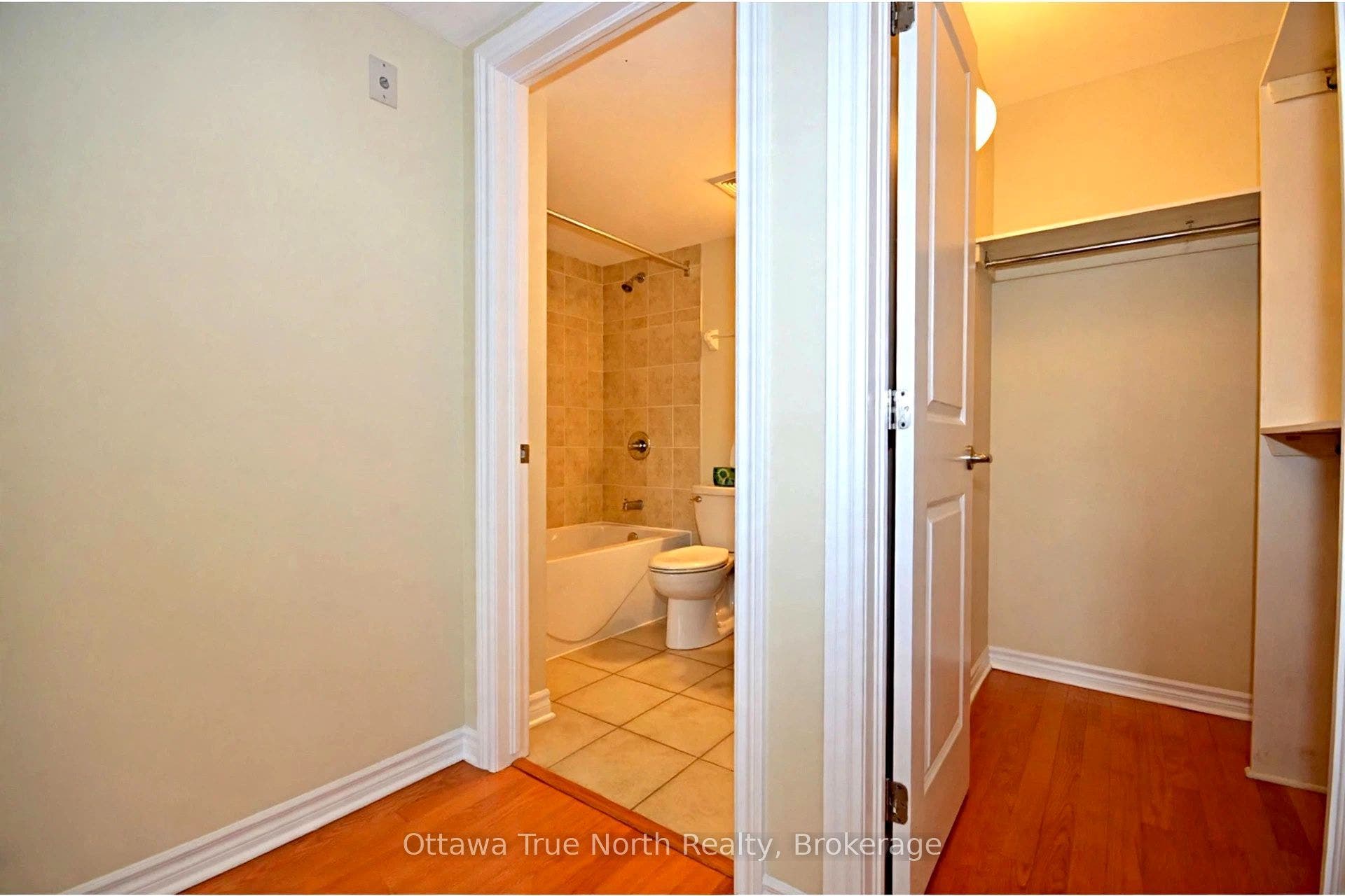 Master ensuite and walkin closet