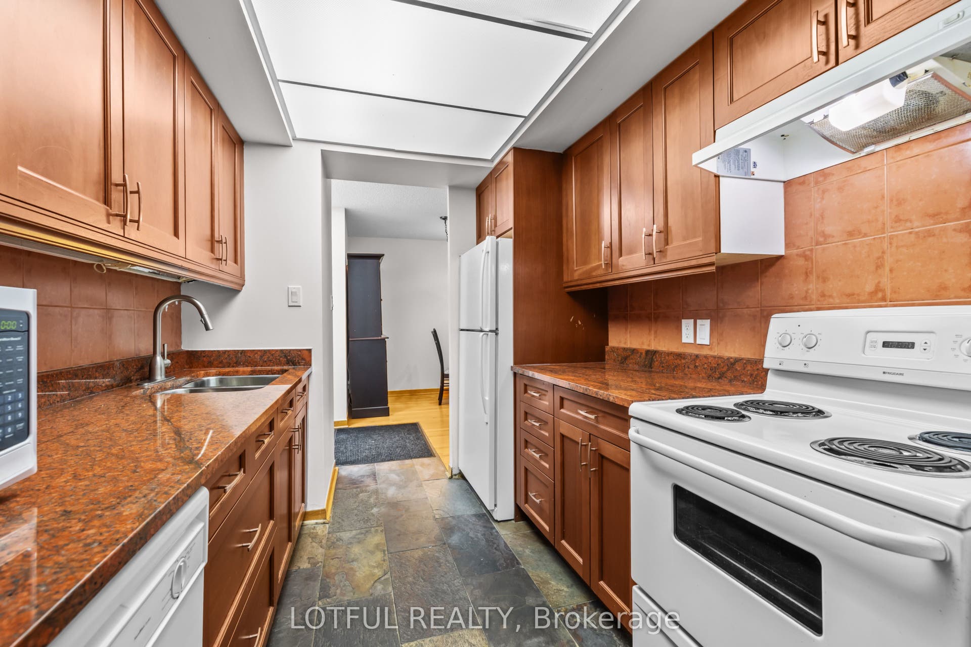 555 Brittany Drive, #104, Manor Park - Cardinal Glen And Area, Ottawa ON K1K 4C5 555 Brittany Drive, #104, Manor Park - Cardinal Glen And Area, Ottawa ON K1K 4C5