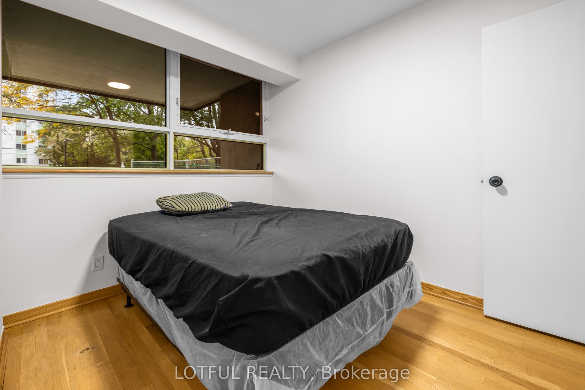 555 Brittany Drive, #104, Manor Park - Cardinal Glen And Area, Ottawa ON K1K 4C5 555 Brittany Drive, #104, Manor Park - Cardinal Glen And Area, Ottawa ON K1K 4C5