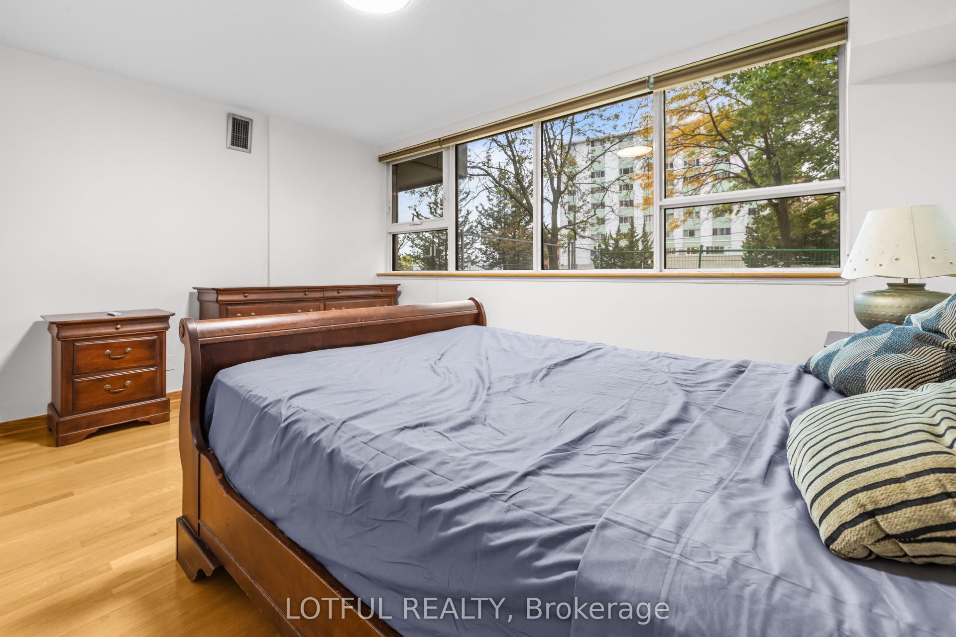 555 Brittany Drive, #104, Manor Park - Cardinal Glen And Area, Ottawa ON K1K 4C5 555 Brittany Drive, #104, Manor Park - Cardinal Glen And Area, Ottawa ON K1K 4C5