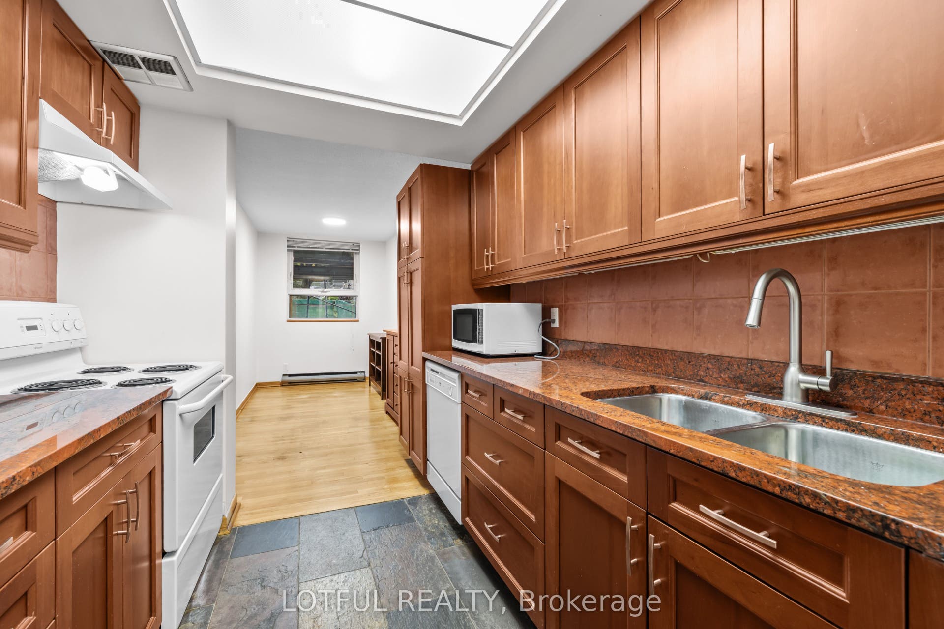 555 Brittany Drive, #104, Manor Park - Cardinal Glen And Area, Ottawa ON K1K 4C5 555 Brittany Drive, #104, Manor Park - Cardinal Glen And Area, Ottawa ON K1K 4C5