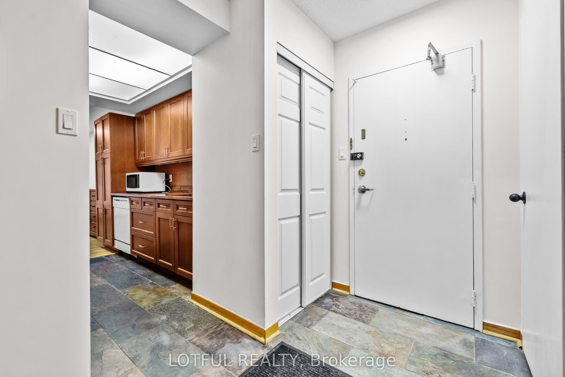 555 Brittany Drive, #104, Manor Park - Cardinal Glen And Area, Ottawa ON K1K 4C5 555 Brittany Drive, #104, Manor Park - Cardinal Glen And Area, Ottawa ON K1K 4C5