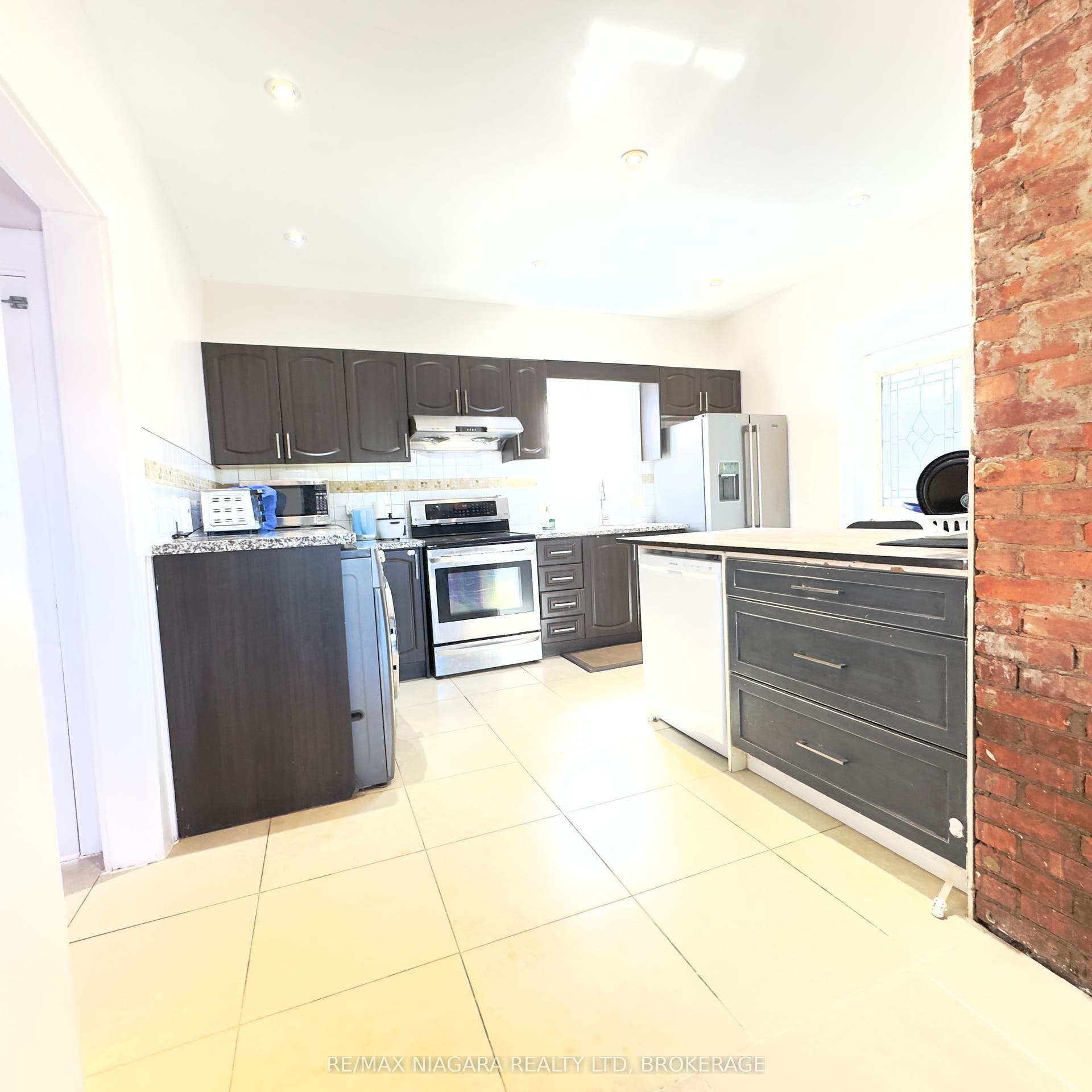 4825 Crysler Avenue, Niagara Falls, Niagara ON L2E 3W3