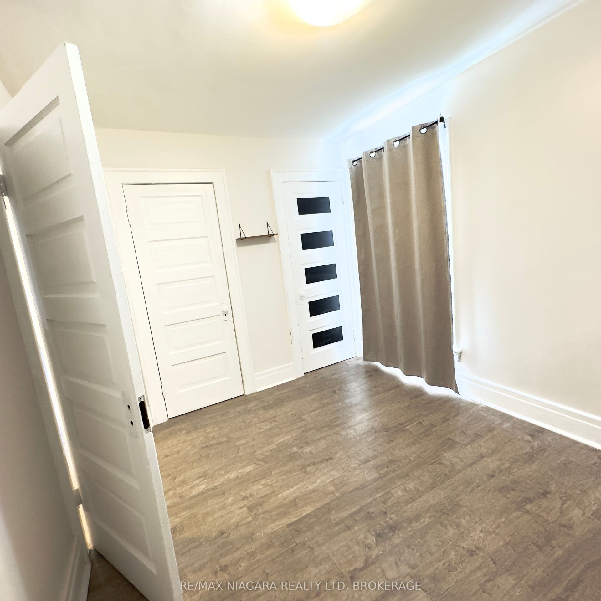 4825 Crysler Avenue, Niagara Falls, Niagara ON L2E 3W3
