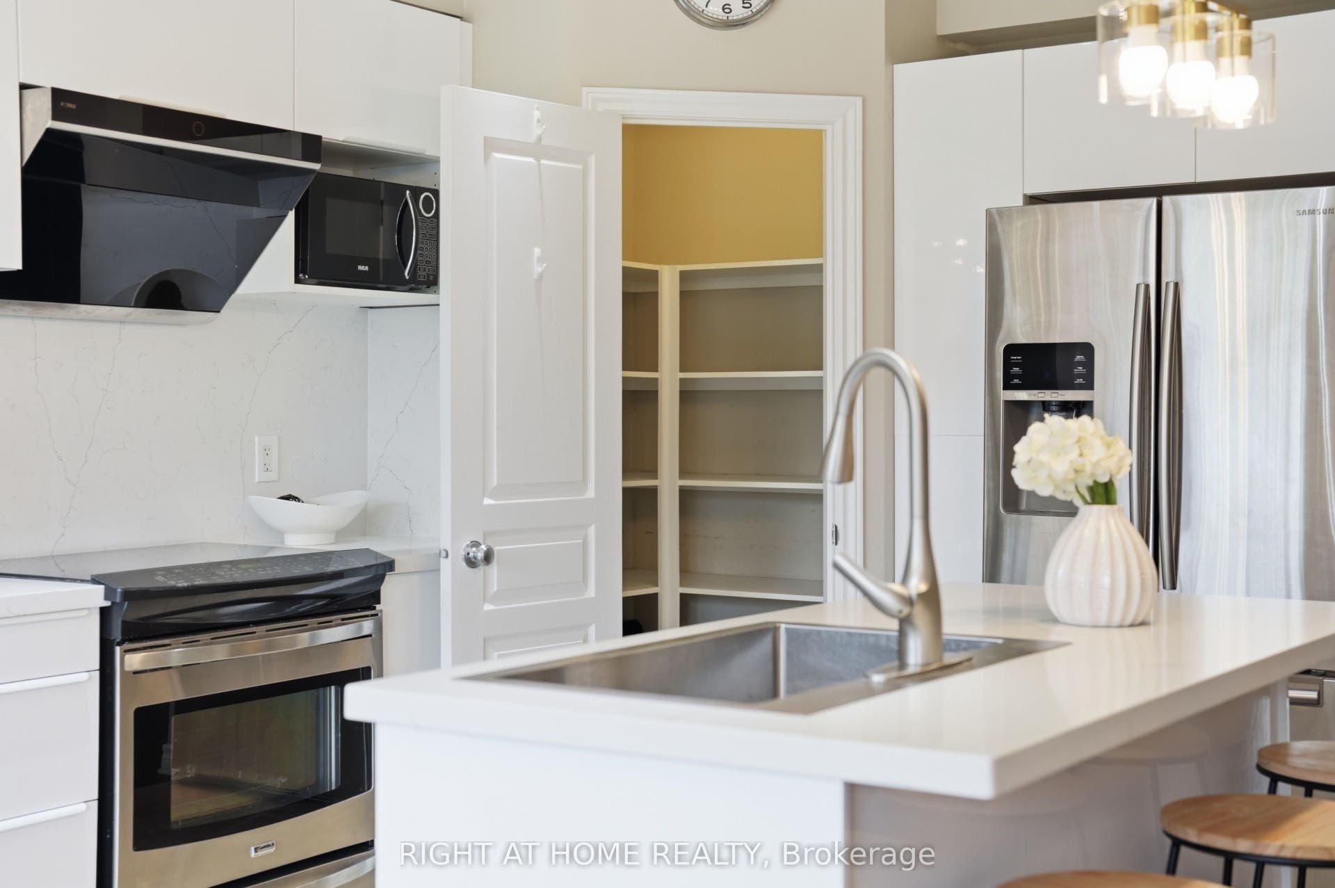 599 Remnor Avenue, Kanata, Ottawa ON K2T 0A6