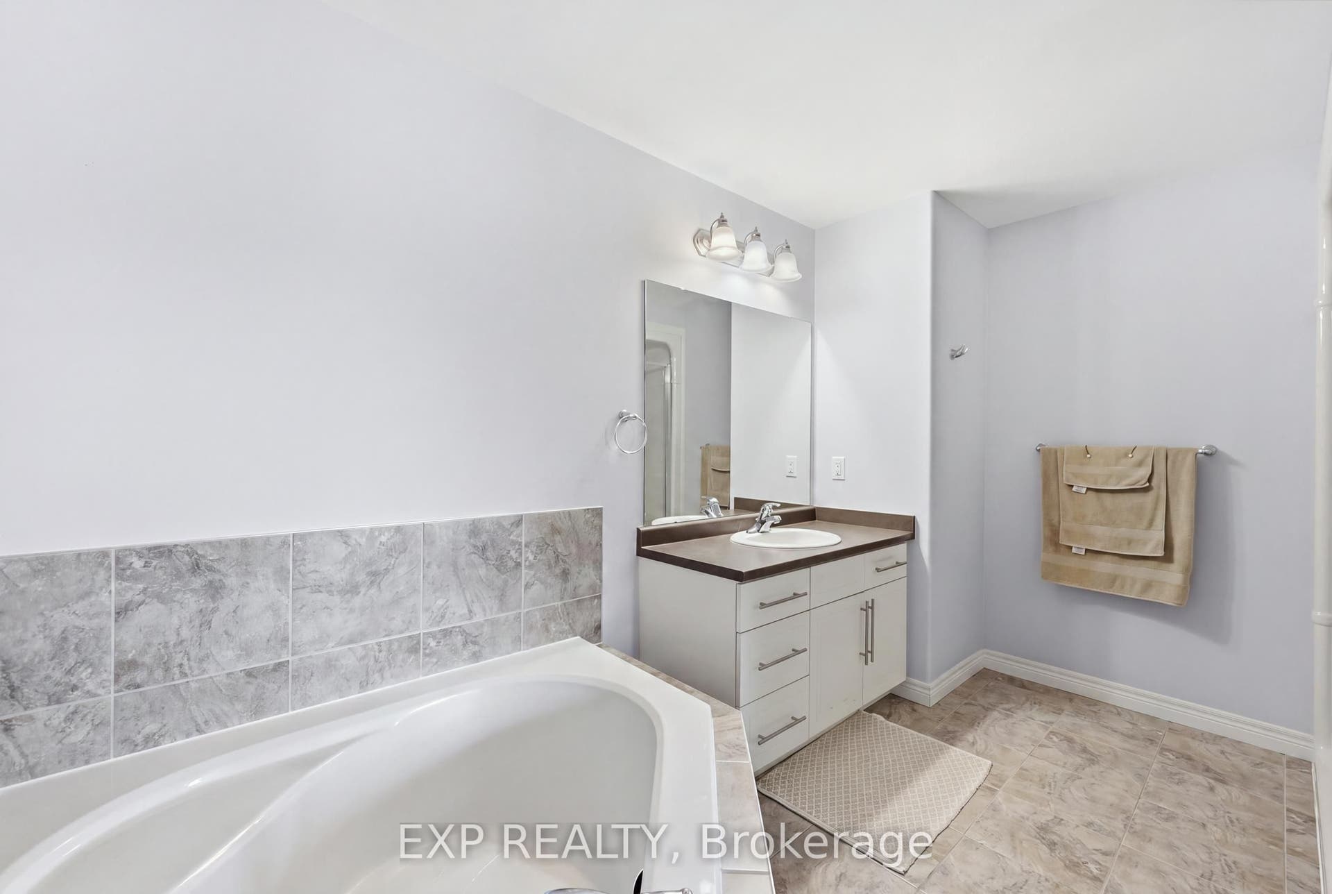 665 Greenhill Avenue E, Hamilton, Hamilton ON L8K 6E2