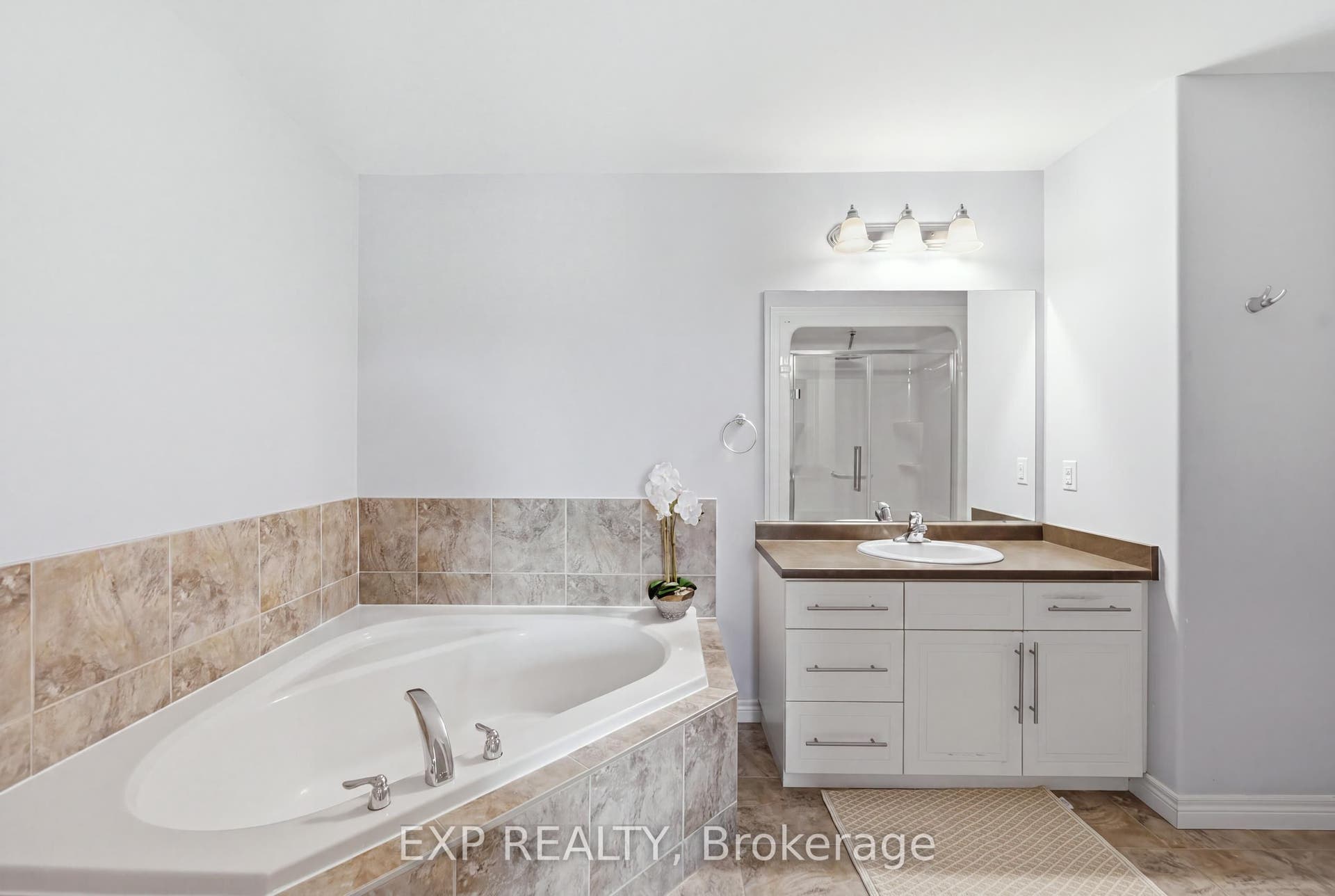 665 Greenhill Avenue E, Hamilton, Hamilton ON L8K 6E2