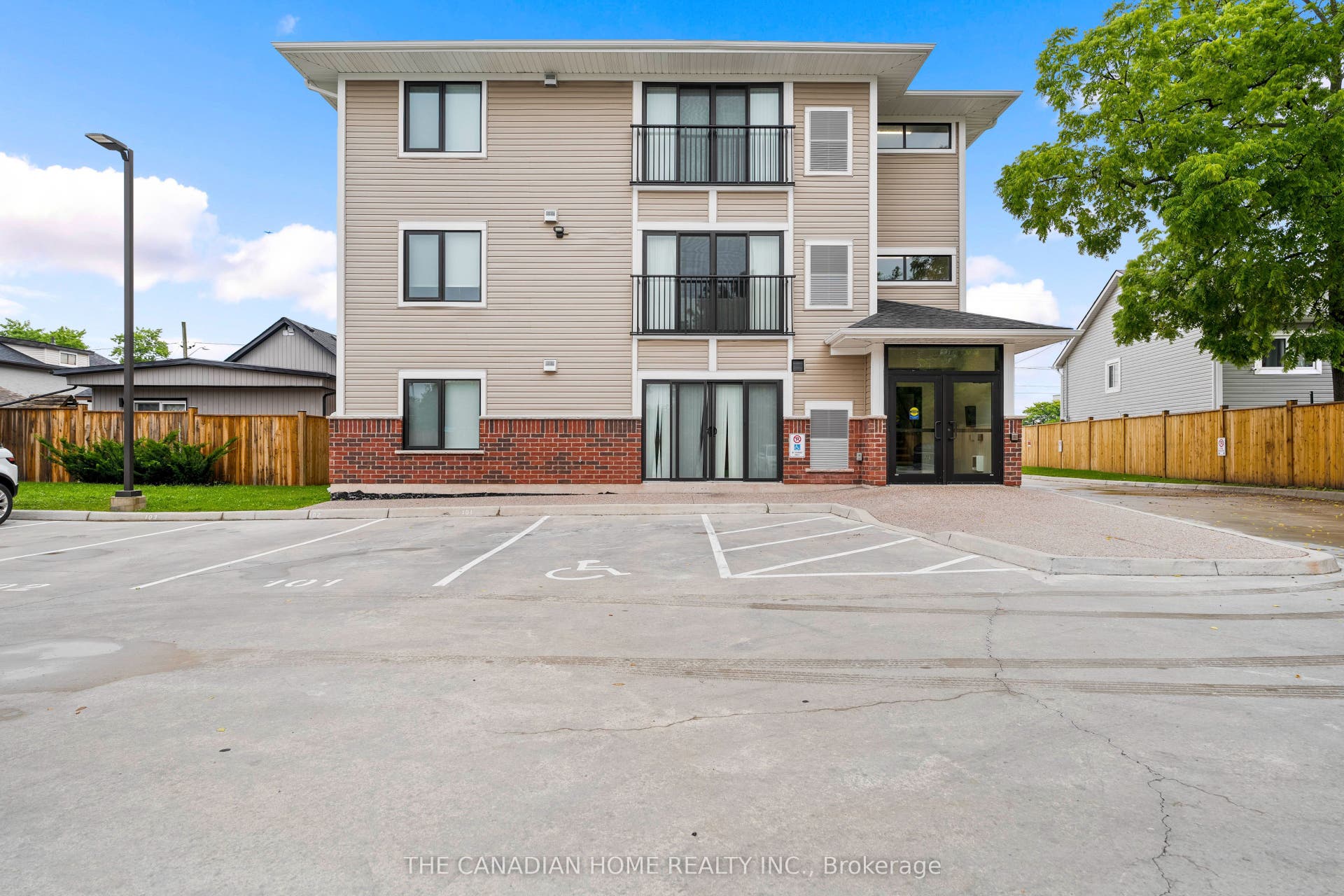 63 Vine Street S, #103, St. Catharines, Niagara ON L2R 3X9