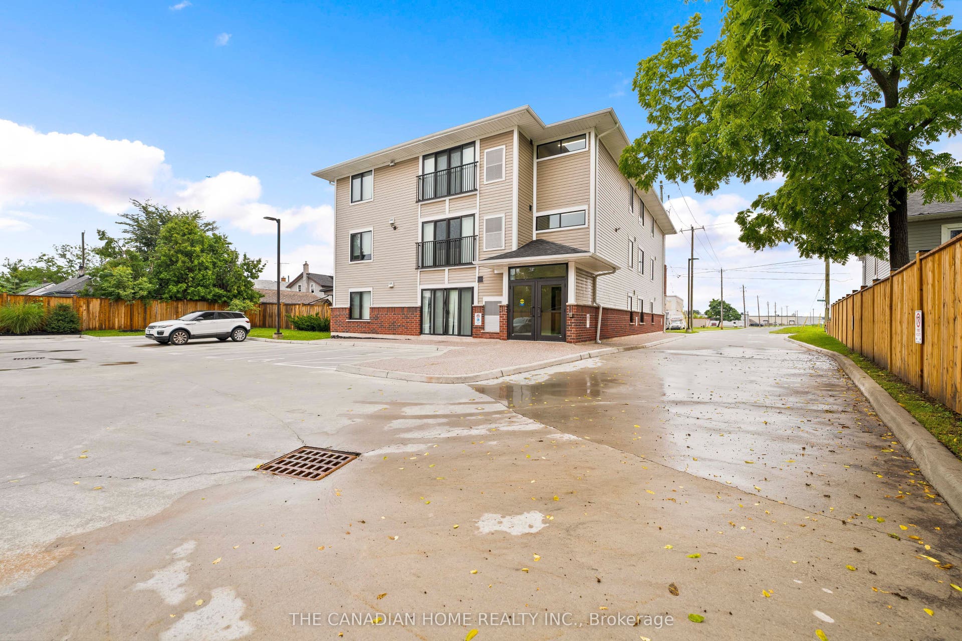 63 Vine Street S, #103, St. Catharines, Niagara ON L2R 3X9