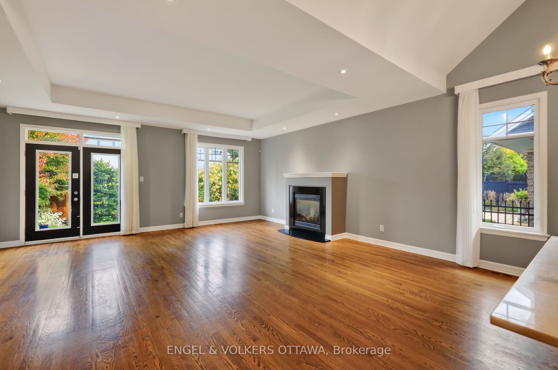 547 Kilbirnie Drive, Barrhaven, Ottawa ON K2J 0E8