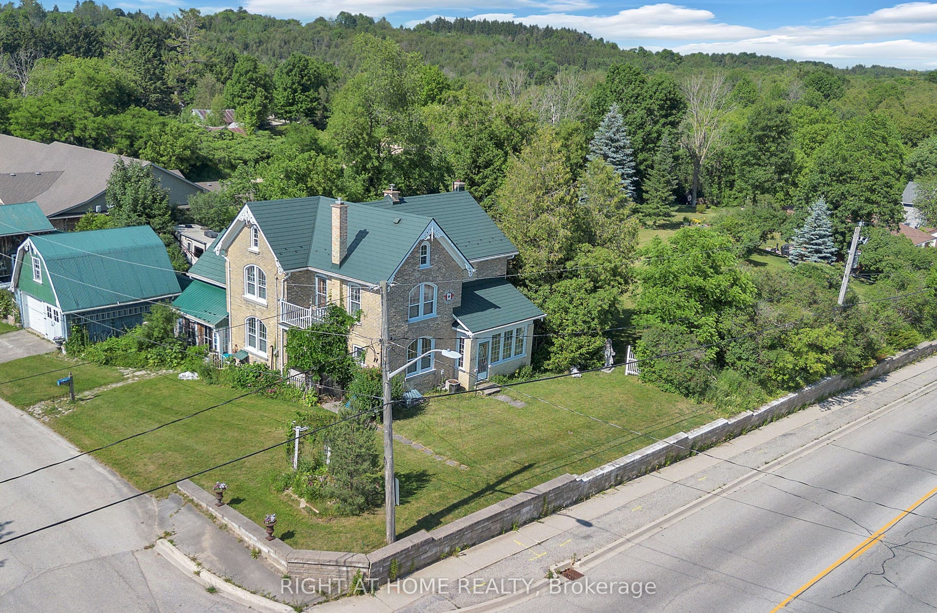 402 Lambton Street E, West Grey, Grey County ON N0G 1R0