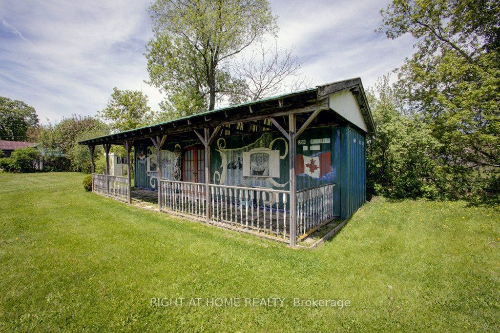 40 Ft Shipping Container/Artist's Studio w/ Hydro