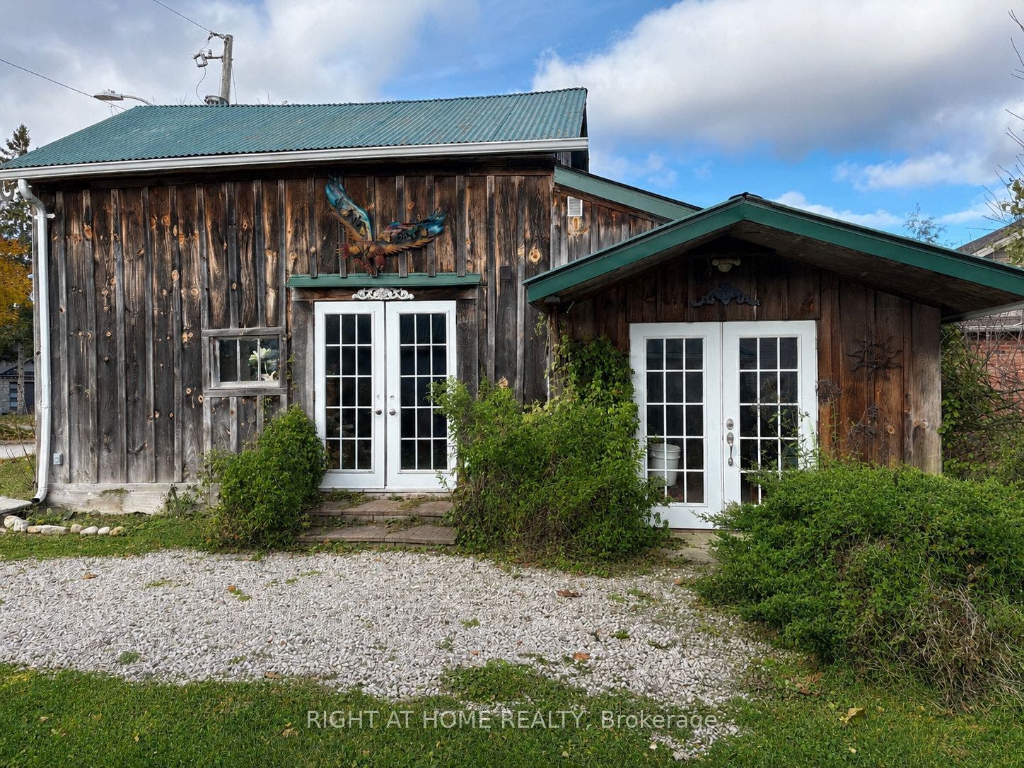Converted Barn: Separate ManCave and SheShed