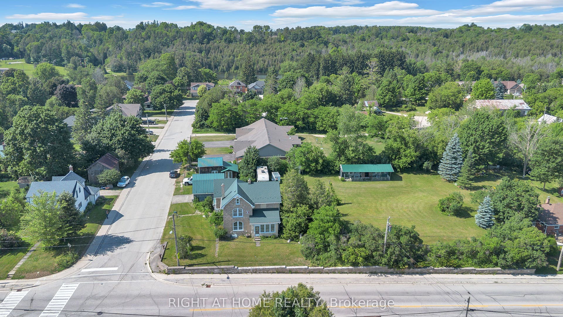 402 Lambton Street E, West Grey, Grey County ON N0G 1R0