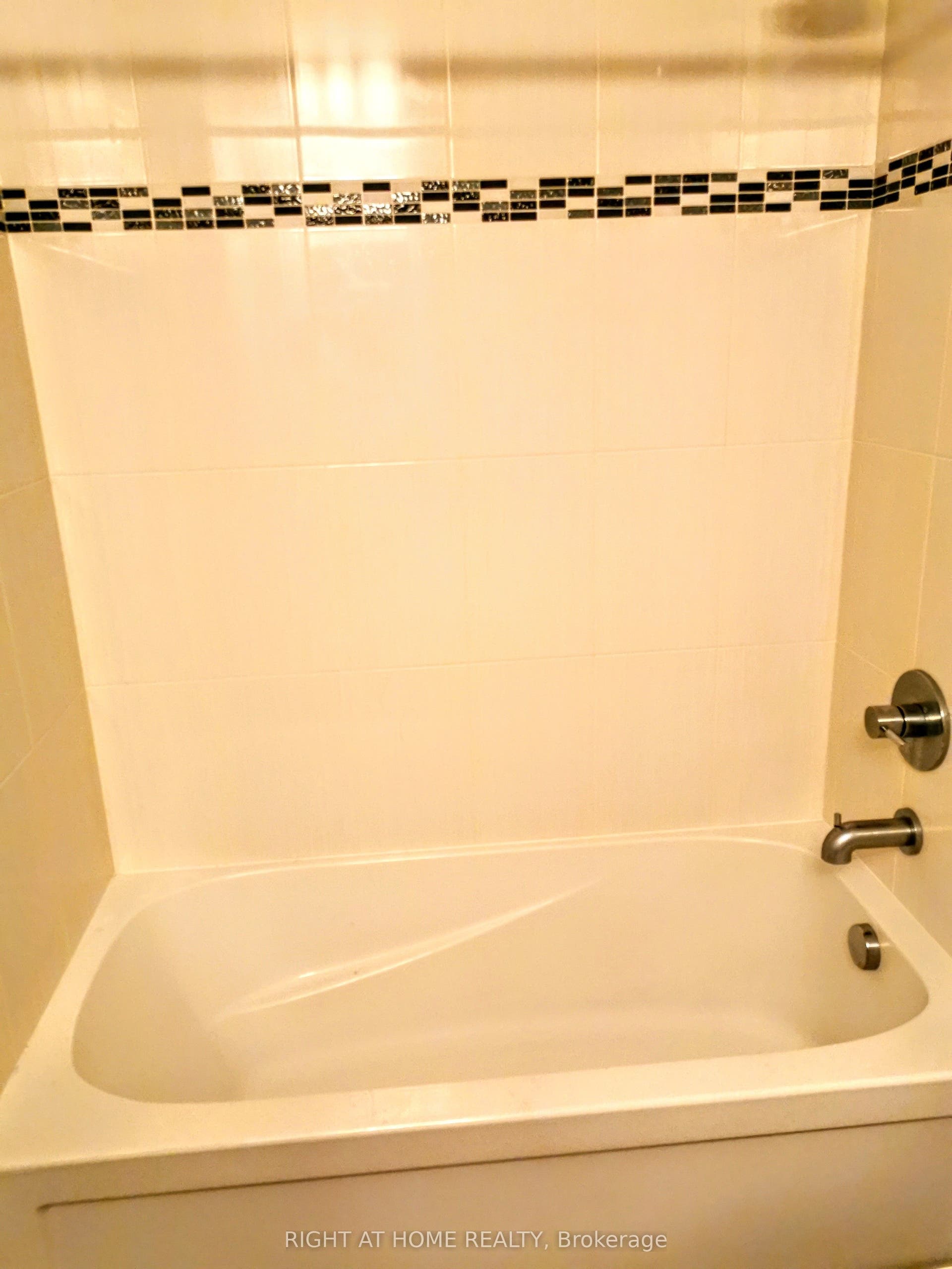 195 Besserer Street, #2307, Lower Town - Sandy Hill, Ottawa ON K1N 7J6 195 Besserer Street, #2307, Lower Town - Sandy Hill, Ottawa ON K1N 7J6