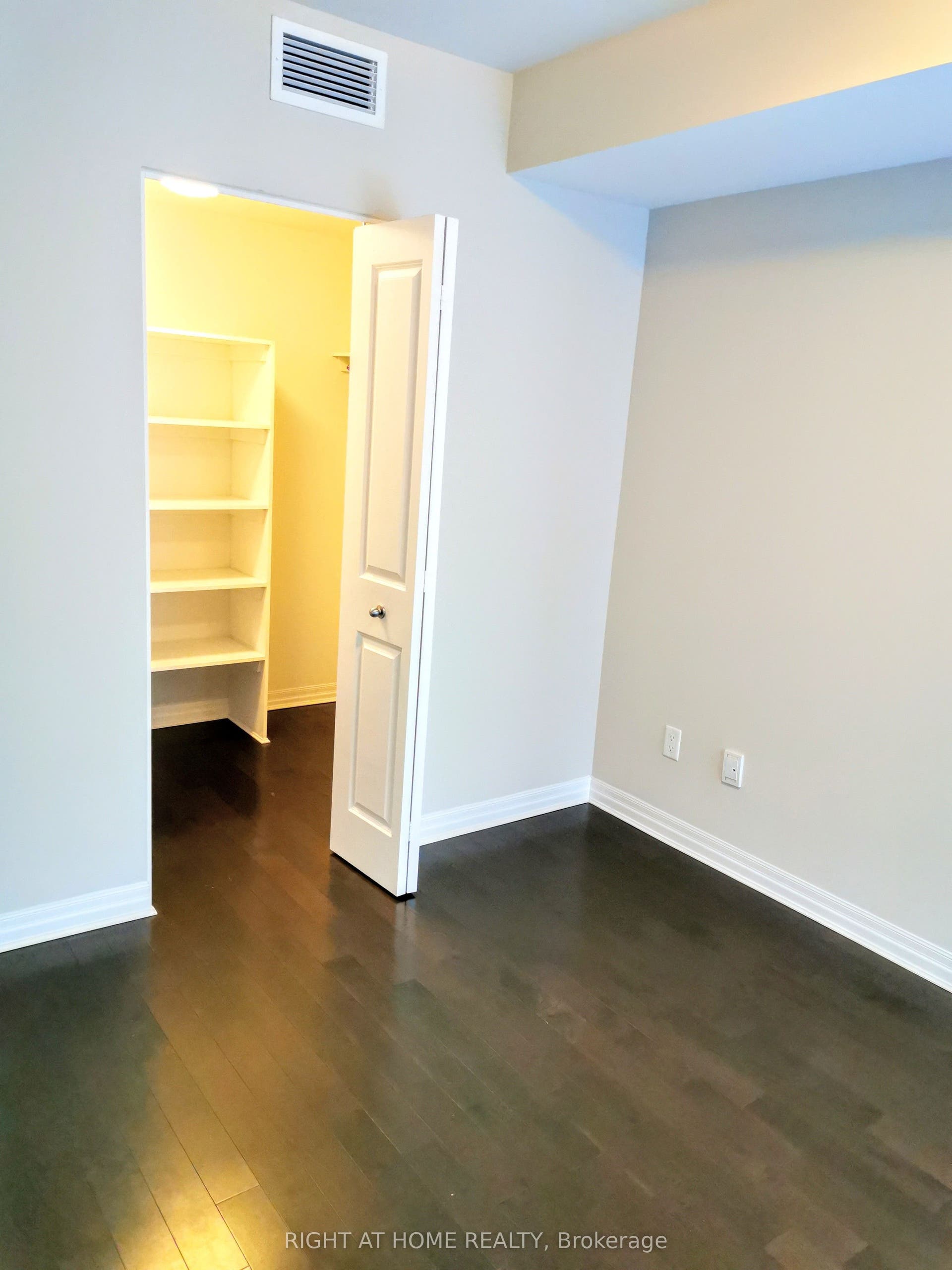195 Besserer Street, #2307, Lower Town - Sandy Hill, Ottawa ON K1N 7J6 195 Besserer Street, #2307, Lower Town - Sandy Hill, Ottawa ON K1N 7J6
