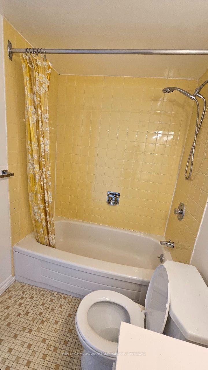 158 Mcarthur Avenue, #4, Vanier And Kingsview Park, Ottawa ON K1L 7E7