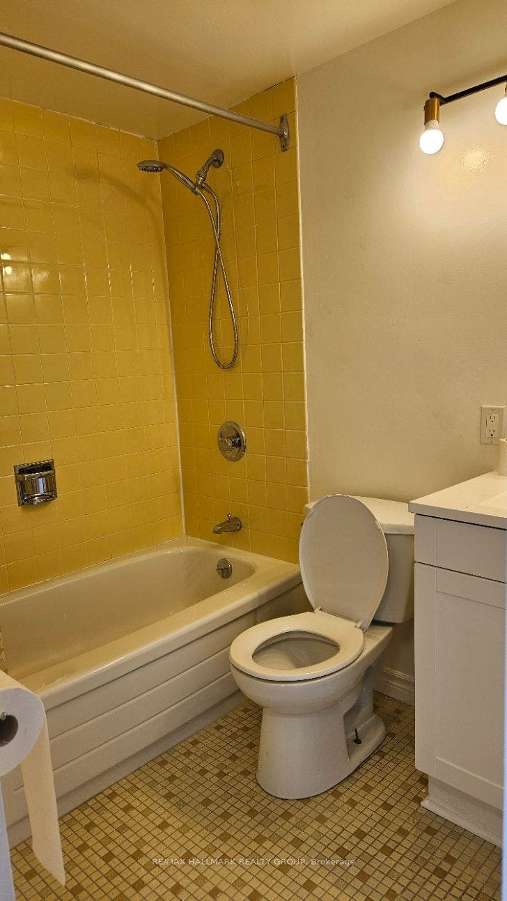 158A Mcarthur Avenue, #4, Vanier And Kingsview Park, Ottawa ON K1L 7E7 158A Mcarthur Avenue, #4, Vanier And Kingsview Park, Ottawa ON K1L 7E7
