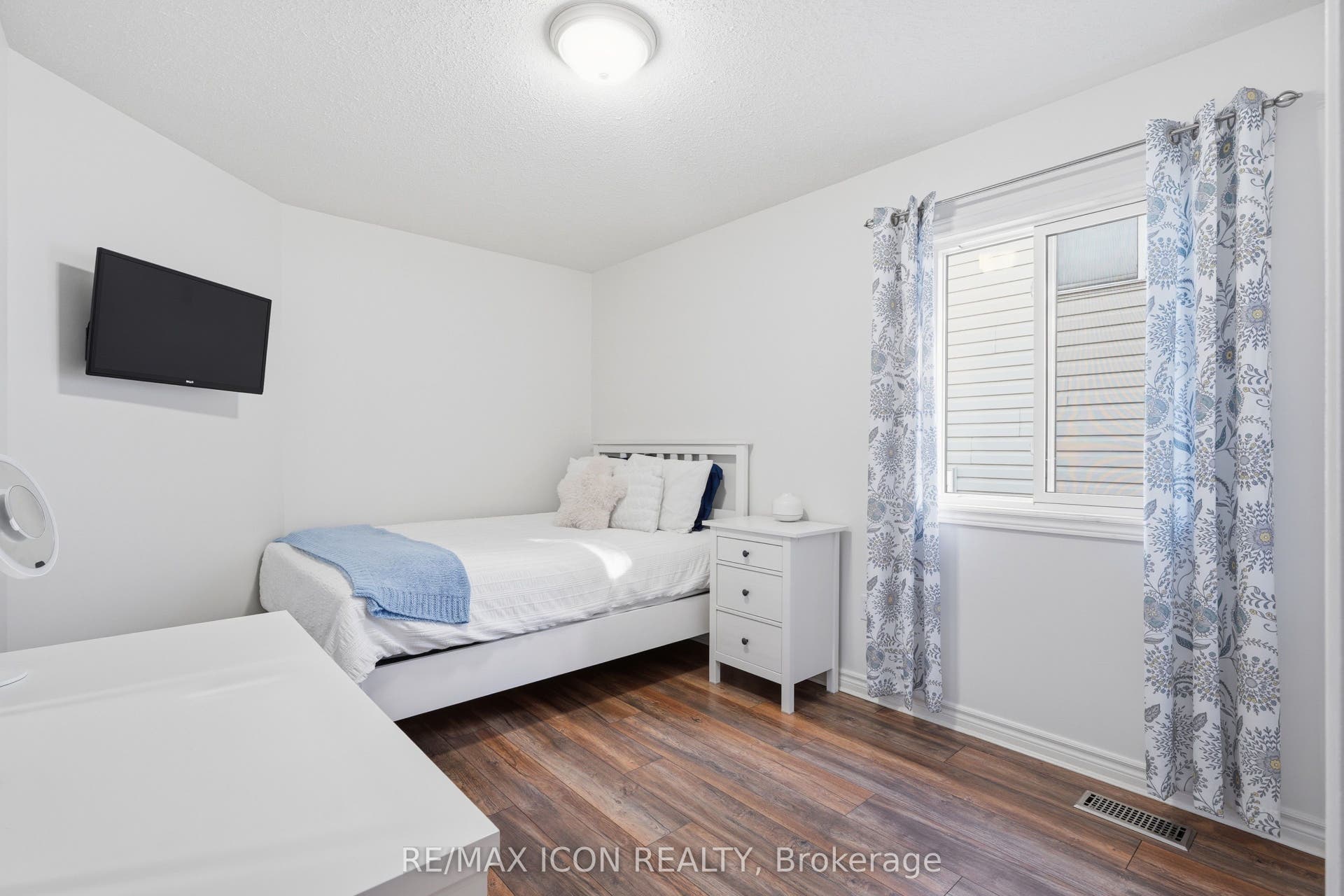 104 Amanda Walk, Cambridge, Waterloo ON N3C 4K7