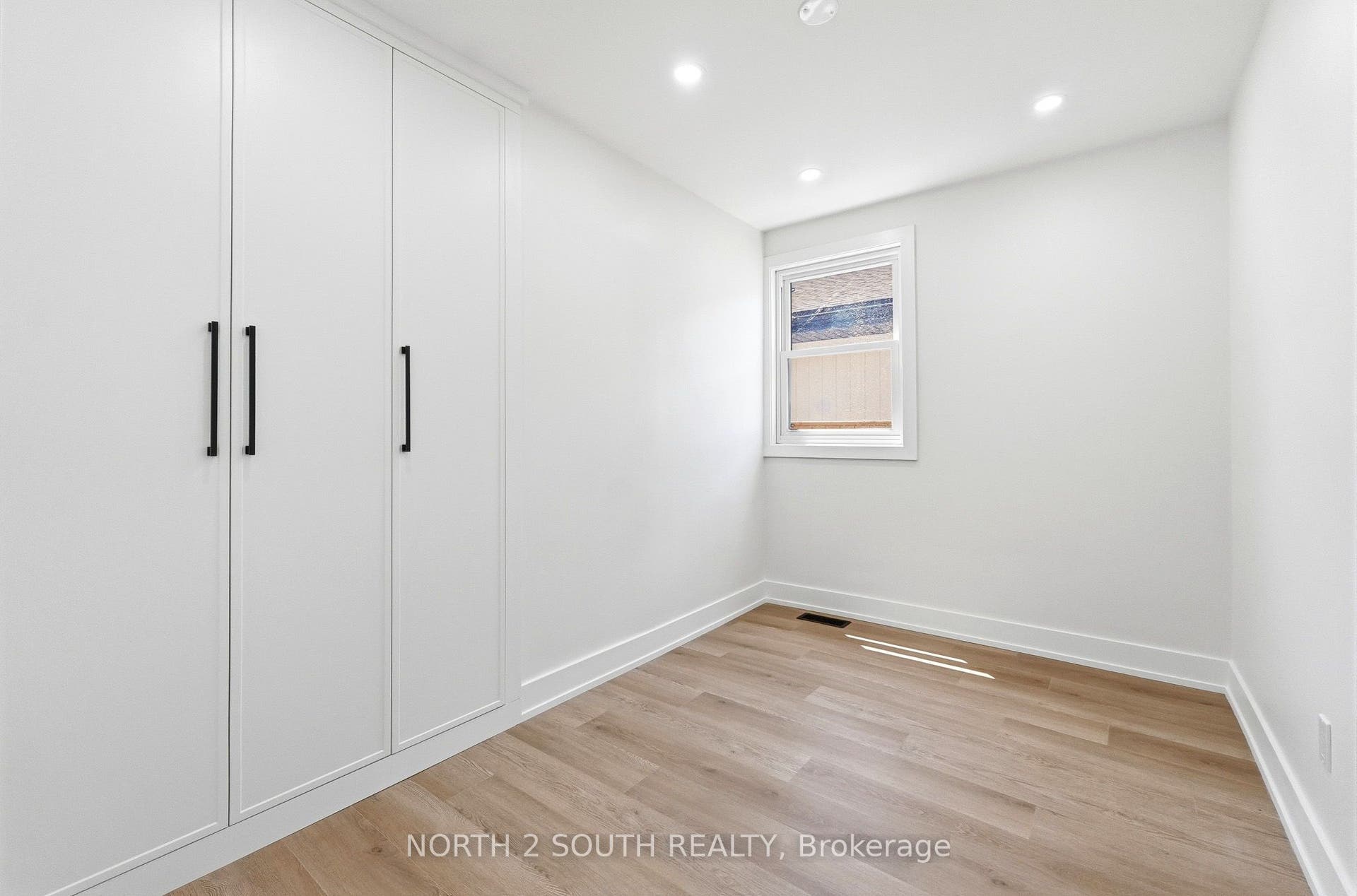 63 Chester Road, Hamilton, Hamilton ON L8E 1Y1