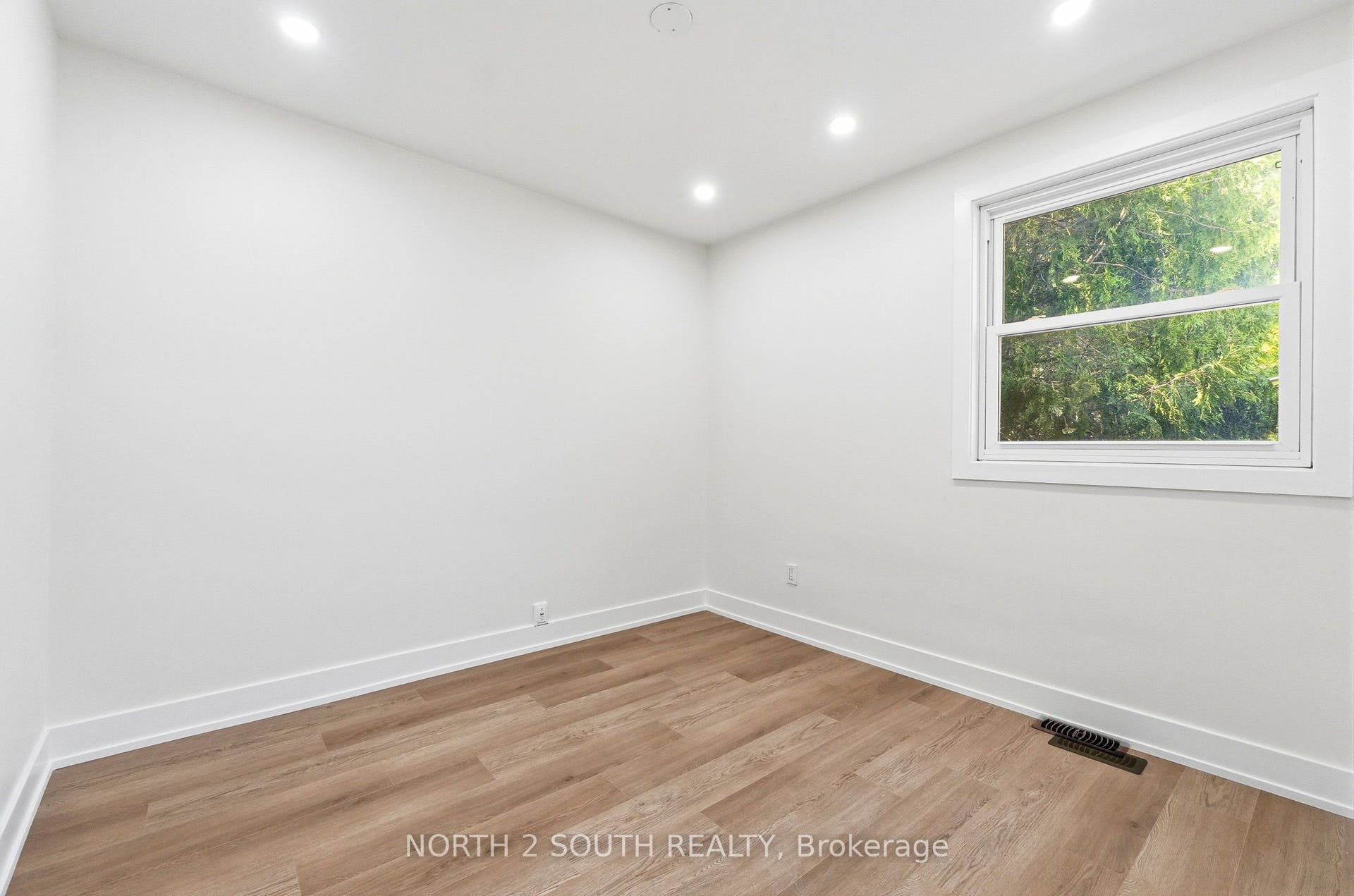 63 Chester Road, Hamilton, Hamilton ON L8E 1Y1