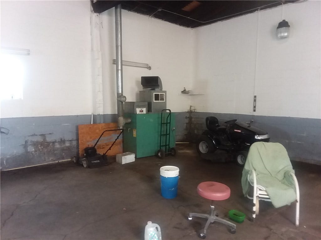 7377 E National Pike, Uniontown, PA 15401