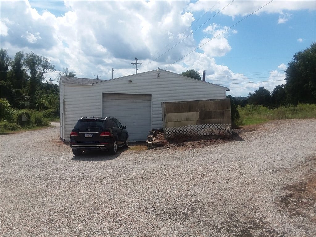 7377 E National Pike, Uniontown, PA 15401