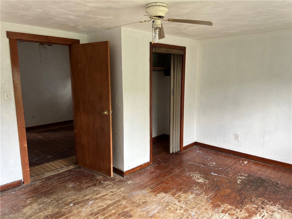 1008 1/2 Gaskill Ave, Jeannette, PA 15644
