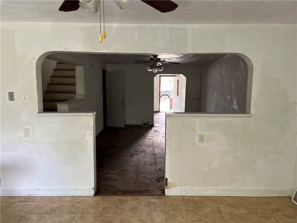 1008 1/2 Gaskill Ave, Jeannette, PA 15644