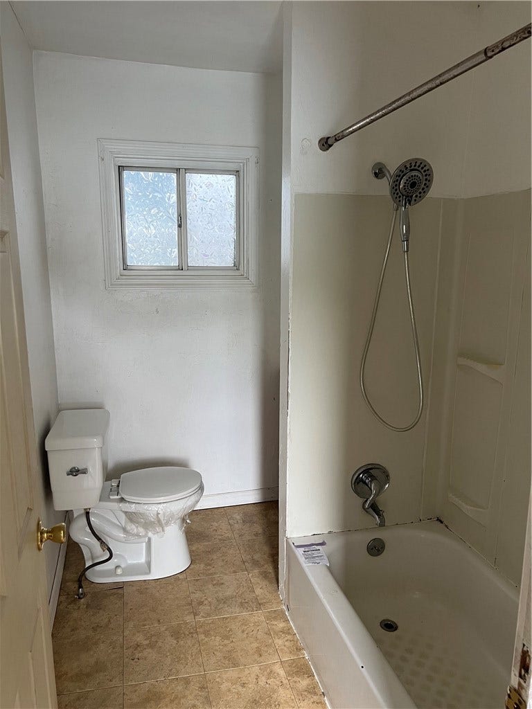 1008 1/2 Gaskill Ave, Jeannette, PA 15644