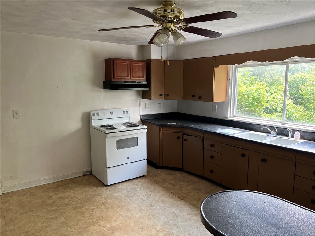 1008 1/2 Gaskill Ave, Jeannette, PA 15644