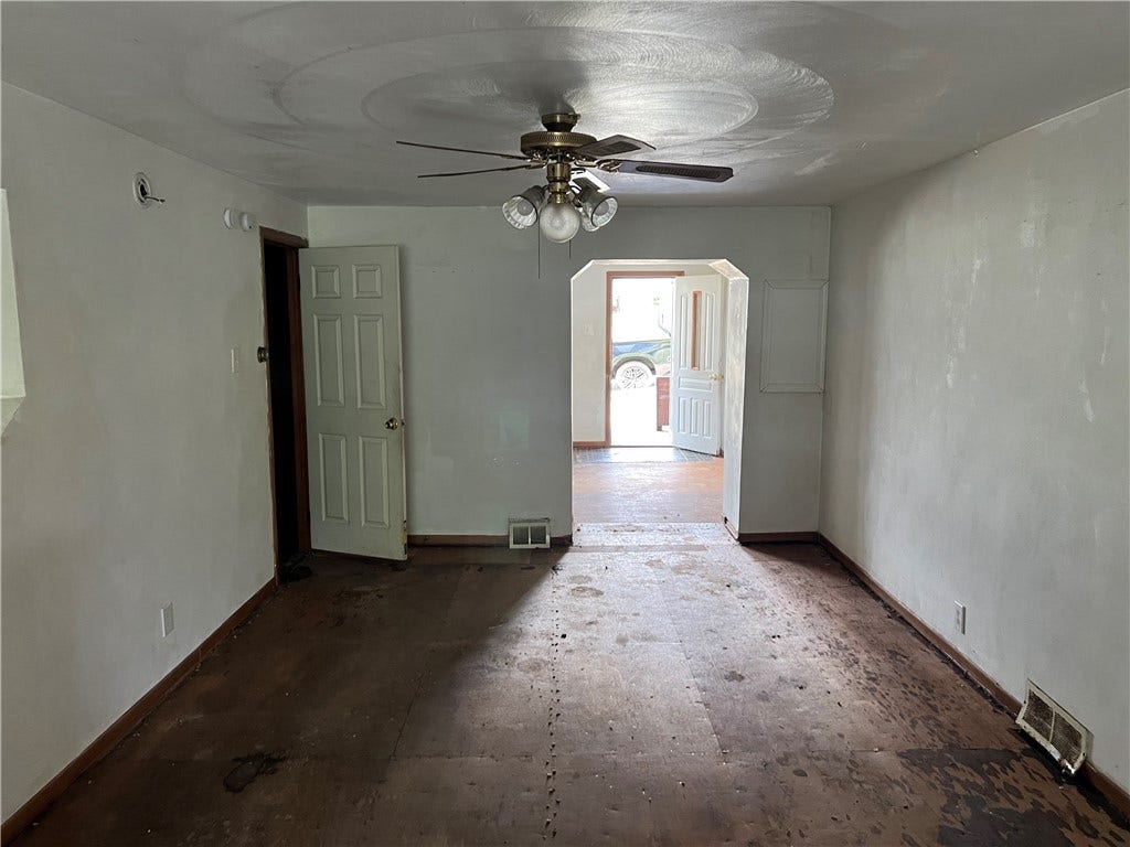 1008 1/2 Gaskill Ave, Jeannette, PA 15644