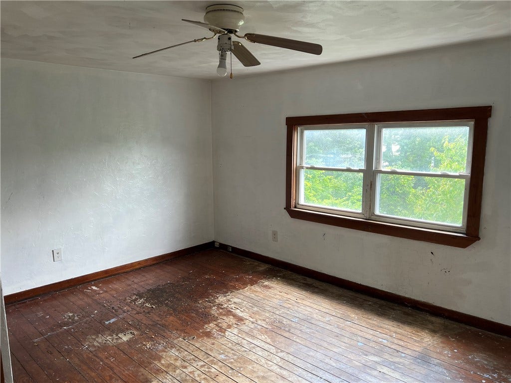 1008 1/2 Gaskill Ave, Jeannette, PA 15644