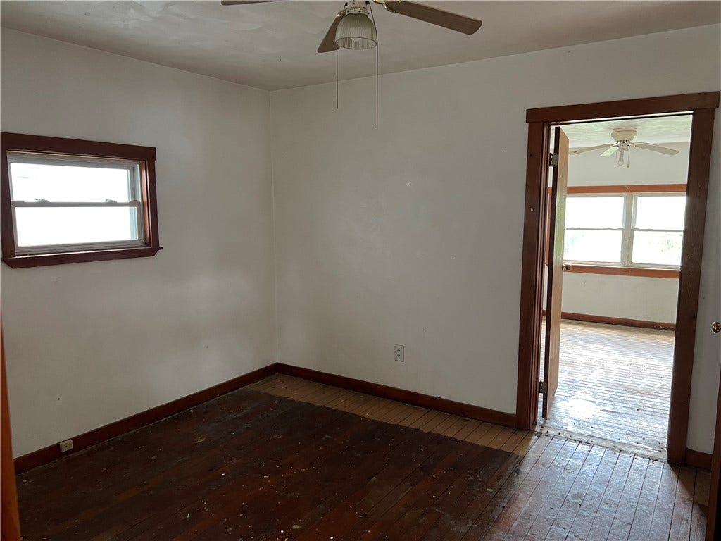 1008 1/2 Gaskill Ave, Jeannette, PA 15644
