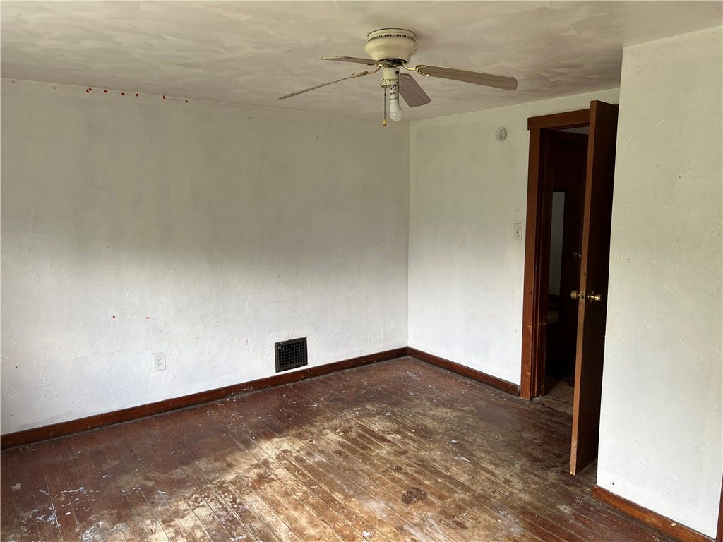 1008 1/2 Gaskill Ave, Jeannette, PA 15644