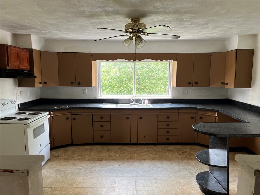 1008 1/2 Gaskill Ave, Jeannette, PA 15644