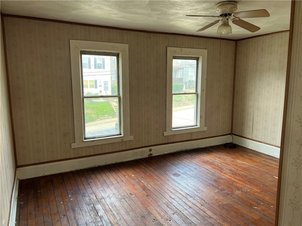 1008 1/2 Gaskill Ave, Jeannette, PA 15644